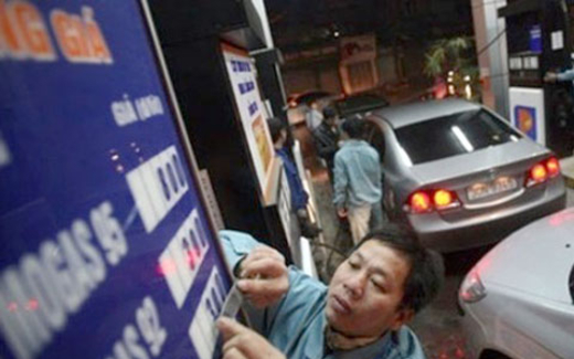 Giá xăng dầu lập lờ đánh lận con đen