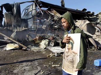 Liên quân oanh kích các mục tiêu Libya tại Misrata. Kadhafi thách thức phương Tây