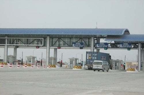 Bộ GTVT vẫn quyết thu phí đường bộ theo đầu xe