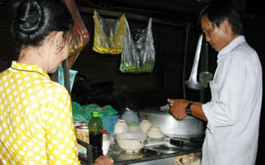 Sushi chen, hủ tiếu chuột và chuyện 'tứ khoái'