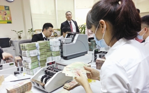 Ngân hàng hạ lãi suất, doanh nghiệp thờ ơ