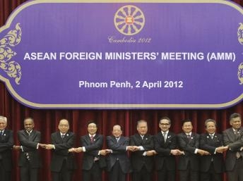 Bị Trung Quốc thúc ép, Cam Bốt không đưa Biển Đông vào chương trình Thượng đỉnh ASEAN