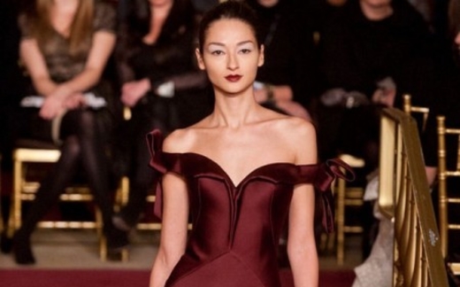 Chọn trang phục màu đỏ đón Giáng Sinh