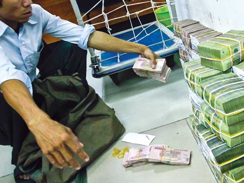 Thị trường vốn: người ăn không hết, kẻ lần chẳng ra