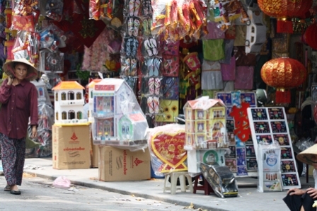 Sôi động thị trường trong dịp Lễ Vu Lan