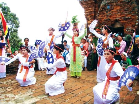 Tục cúng lúa của người Chăm ở Phú Yên