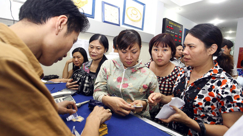 Móc túi người giữ vàng