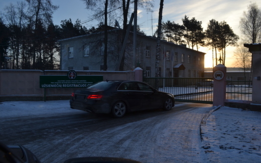 Đại sứ Phạm Kiến Thiết thăm lãnh sự người Việt tại Litva