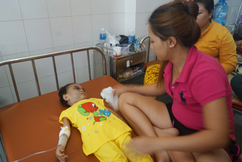 Bé 4 tuổi bị đánh đến biến dạng