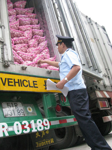 Hàng Trung Quốc: “Thượng vàng hạ cám” gì cũng nhập!