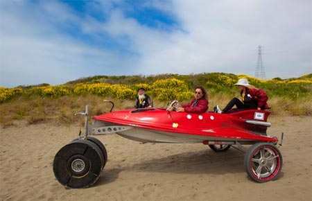 Cuộc đua xe kỳ dị trên bãi biển