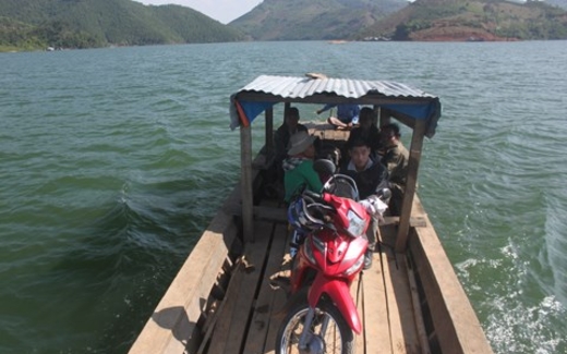 Đại họa thủy điện biến đường thành... sông