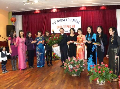 Hội phụ nữ Việt Nam tại Ba Lan kỷ niệm 100 năm ngày quốc tế phụ nữ 8-3