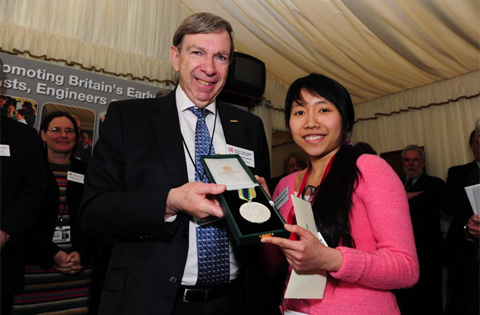 Nghiên cứu sinh người Việt giành giải thưởng ở Anh