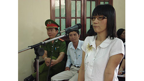 Bắt khẩn cấp blogger Cô Gái Đồ Long