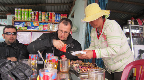 Ép du khách, du lịch trả giá