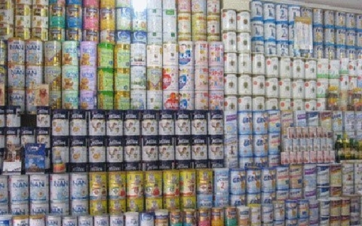 Sữa ngoại tăng giá, xâu xé thị trường Việt Nam