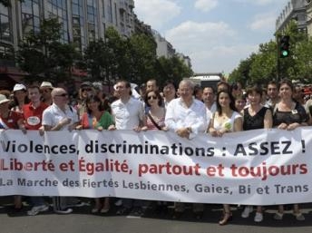 Cuộc tuần hành Gay Pride thu hút hàng trăm ngàn người
