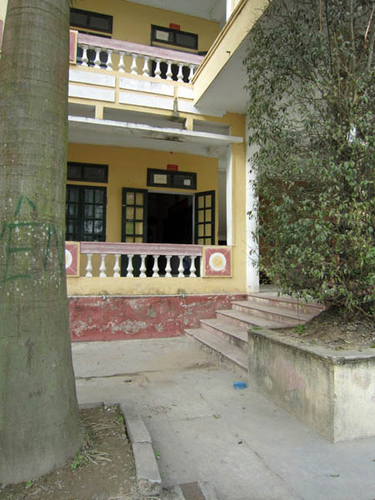 Đau lòng vụ nữ sinh nhảy lầu tự tử ngay trong giờ học