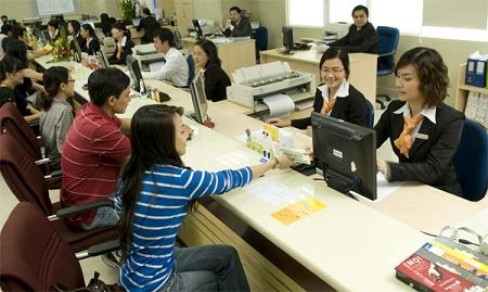 Ngân hàng bắt đầu bán USD cho cá nhân