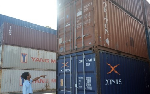 Kẻ khóc người cười sau những chiếc xe sang nằm cảng