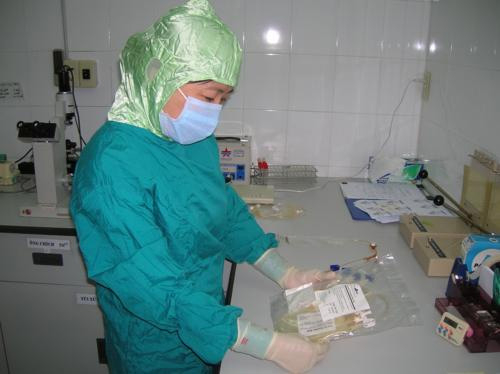 Nghi vấn BS pha máu bán cho bệnh nhân