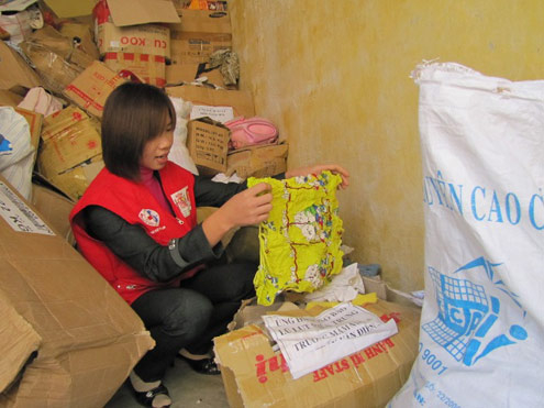 'Tôi bàng hoàng khi biết tin quần áo cứu trợ thành giẻ lau'