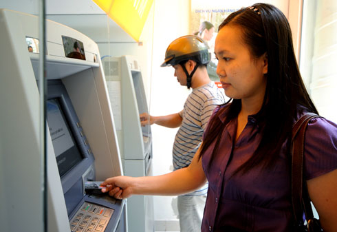 Năm 2012 công chức sẽ 'sống được' bằng lương tối thiểu