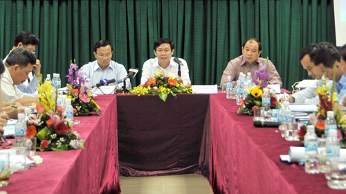 Bàn điều hành giá xăng dầu: Hai bộ nặng lời, lộ ra nhiều chuyện