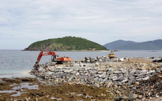 Lấp dần vịnh Nha Trang!