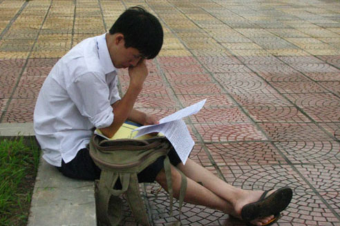 Lãnh đạo giáo dục đồng loạt bảo vệ kết quả tốt nghiệp