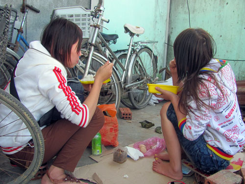 Về quá cực, trở lại cũng quá khổ