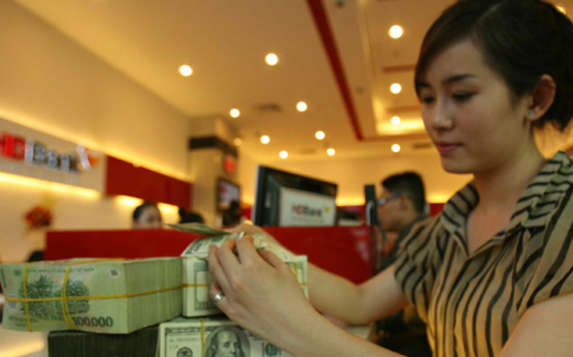 Giữ tiền đồng hay ngoại tệ?