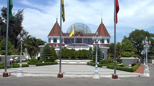 Có 4 tỉ USD mới được mở casino