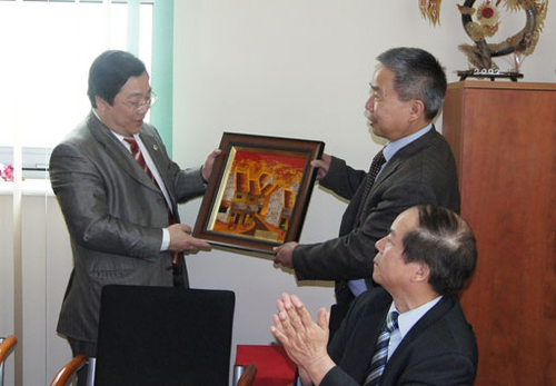 Thứ trưởng Bộ ngoại giao Nguyễn Thanh Sơn gặp gỡ đại diện các tổ chức Cộng đồng Việt Nam tại Ba Lan.