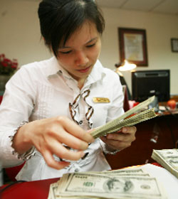 Vì sao USD lên 'cơn sốt' ?