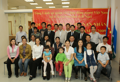 Cộng đồng người Việt tại Ekaterinburg quyên góp ủng hộ nạn nhân chất độc da cam