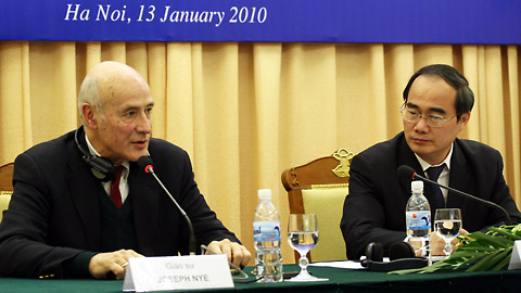 Thế nào là đắt? Đôi lời nói lại với Joseph Nye