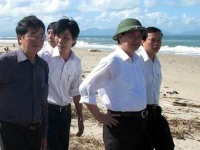 Chung tay vượt qua bão lũ - Chính phủ hỗ trợ khẩn cấp miền Trung 460 tỷ đồng