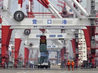 Xuất khẩu Trung Quốc tăng vọt. Kinh tế Nhật cao hơn dự đoán