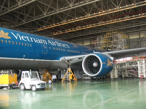 Hơn 20 người bị hất tung lên trần máy bay