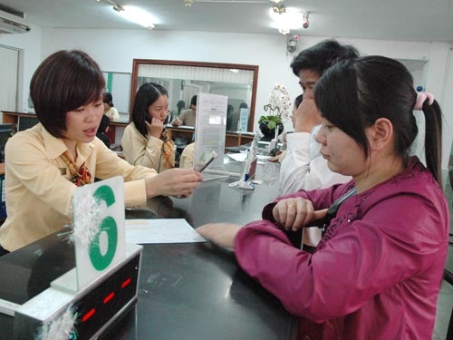 Lãi suất trước ngã ba đường