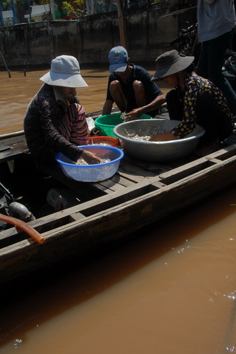 Đời ăn theo con nước