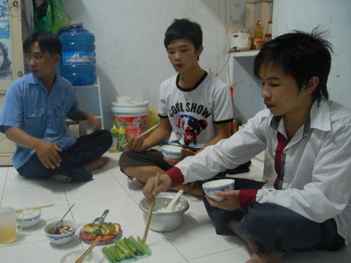 Đời công nhân nhập cư thời giá cả leo thang: Bài 1