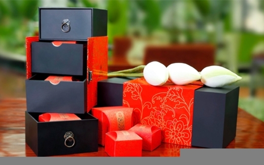 Một hộp bánh Trung thu biếu sếp, mất đứt tháng lương