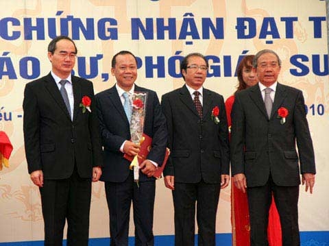 Chuyện phong học hàm: “Nhục lắm, em ạ!”