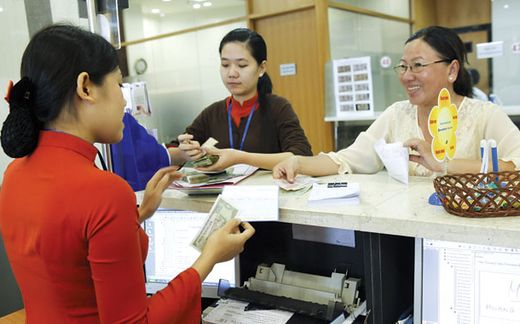 Lãi suất giảm, doanh nghiệp cân lên đặt xuống