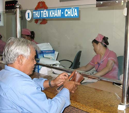 Khám, chữa bệnh BHYT: Vẫn khổ!