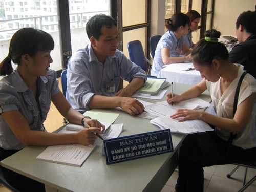 “Đại gia” cũng nhận trợ cấp thất nghiệp