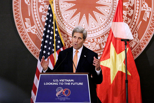 Hành trình đạp xe xóa thù hận của Ngoại trưởng Mỹ Kerry